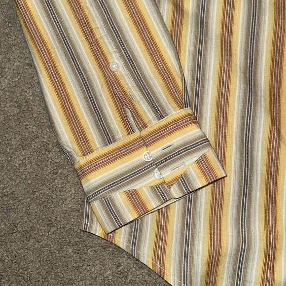 Men’s large DKNY button up shirt. - Picture 4 of 5